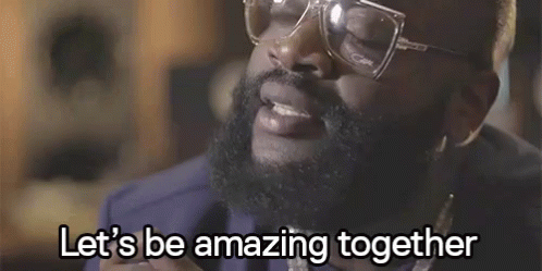 homem negro de óculos e braba dizendo "lets be amazing together"